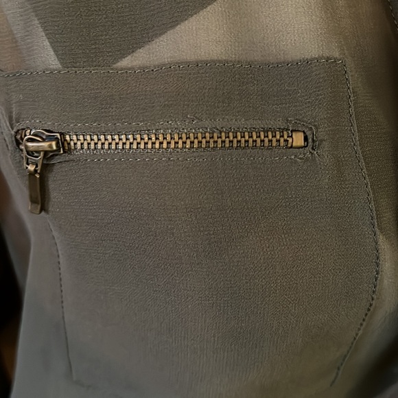 Beautiful Blouse - Picture 6 of 6